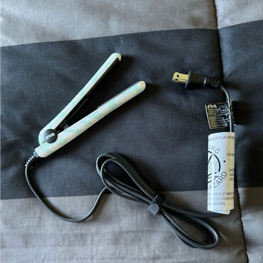 Mini styling iron